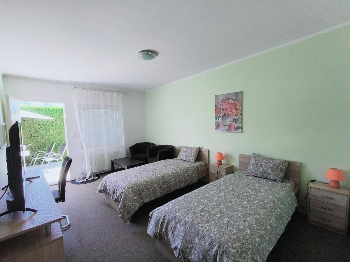 Cozy Room With Garden In Bratislava Buitenkant foto