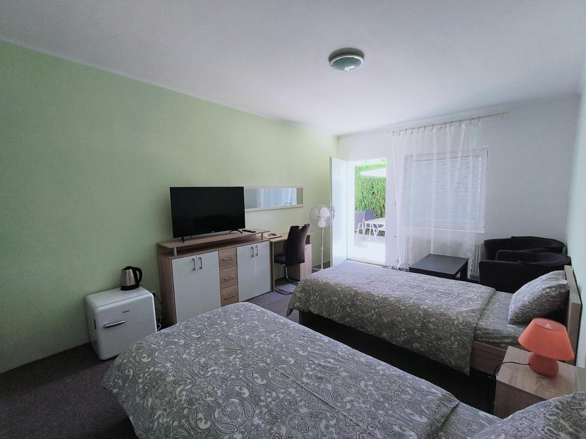 Cozy Room With Garden In Bratislava Buitenkant foto