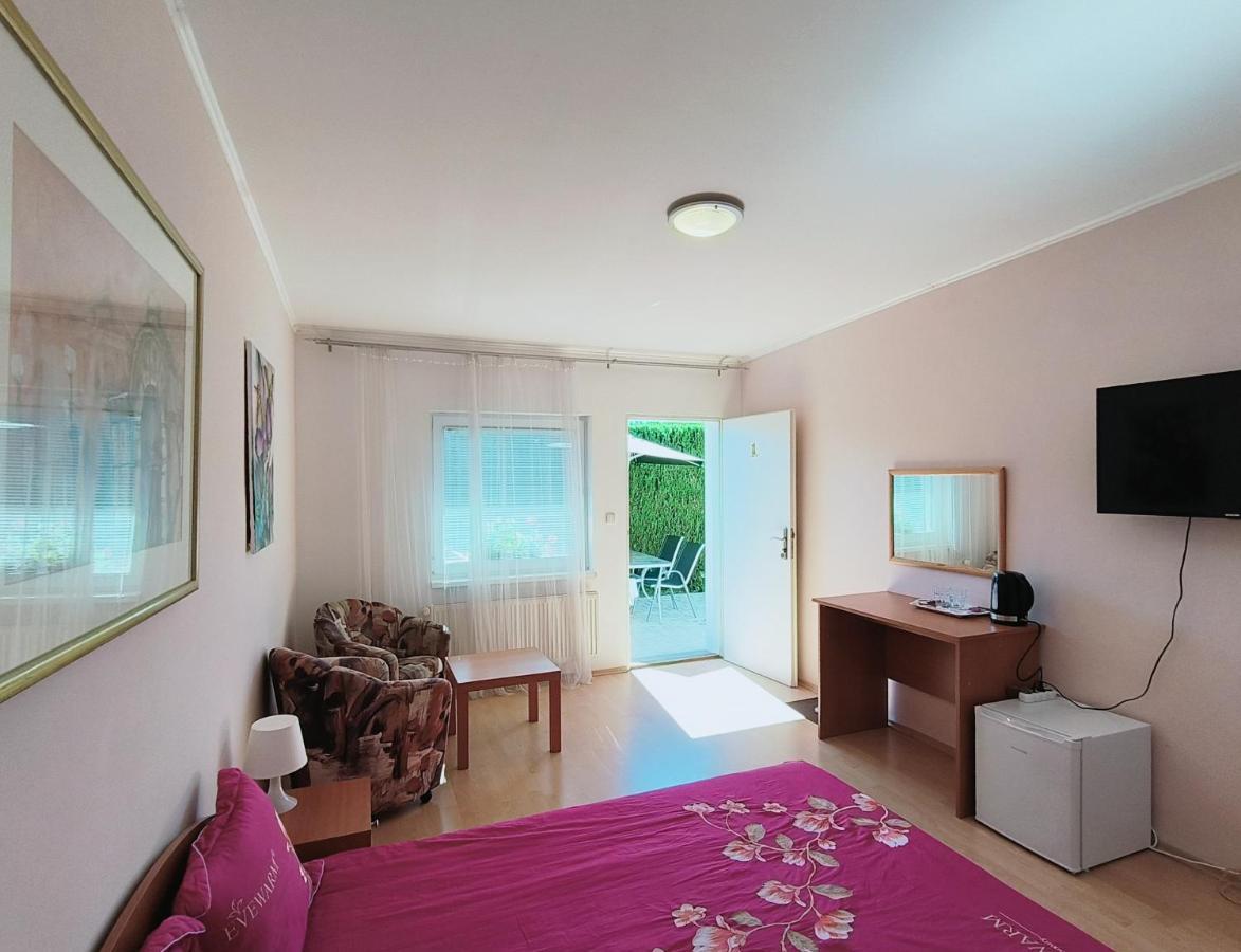 Cozy Room With Garden In Bratislava Buitenkant foto