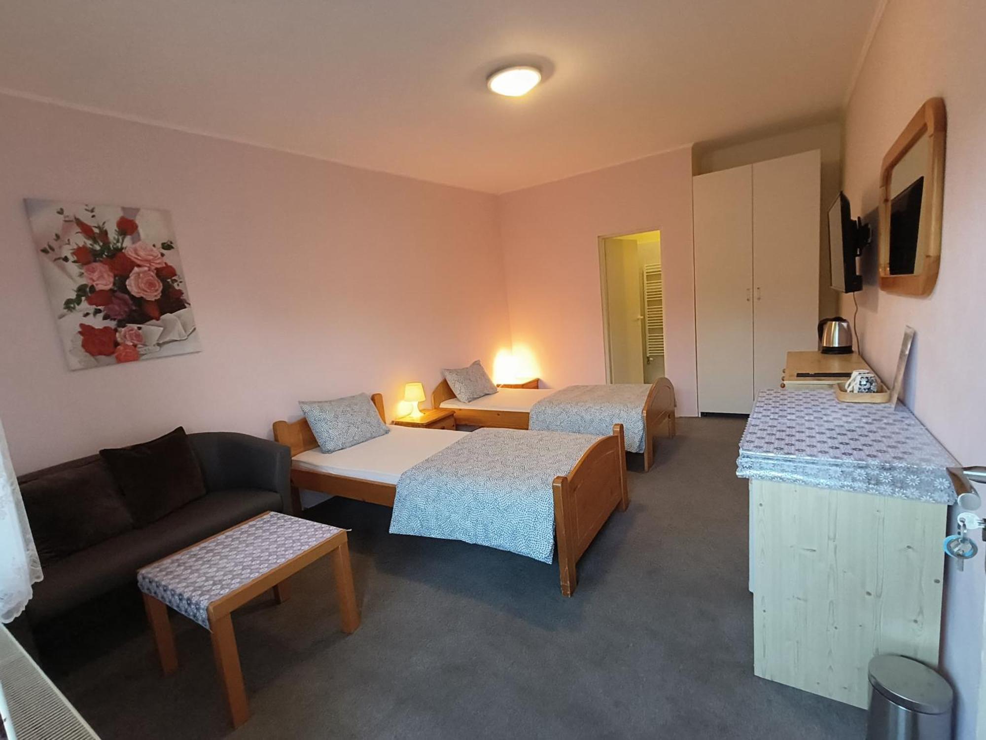Cozy Room With Garden In Bratislava Buitenkant foto