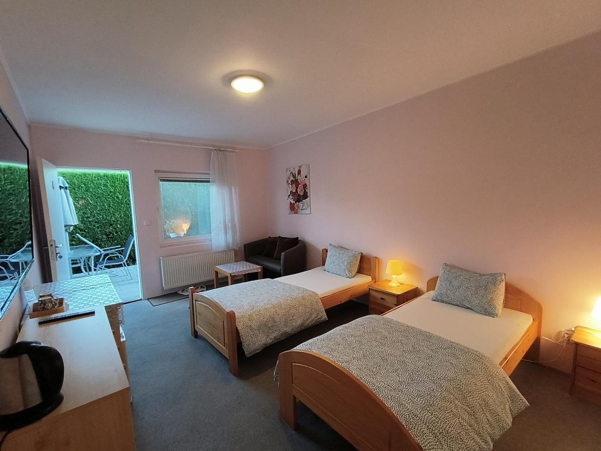 Cozy Room With Garden In Bratislava Buitenkant foto