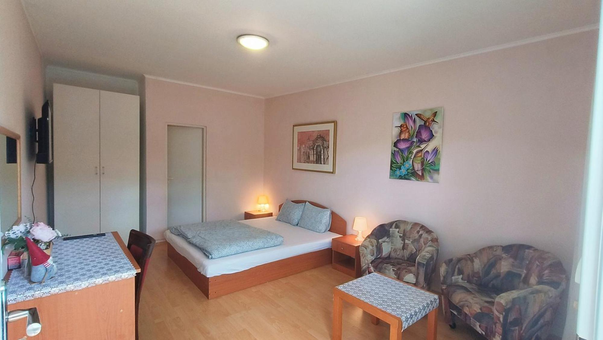 Cozy Room With Garden In Bratislava Buitenkant foto